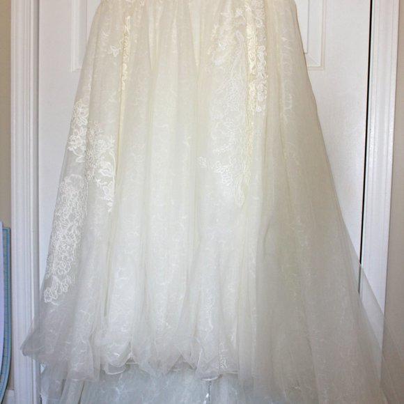 WHITE by Vera Wang One Shoulder Lace Wedding Dress - www.jkreigsman.com WHITE by Vera Wang One Shoulder Lace Wedding Dress - www.jkreigsman.com